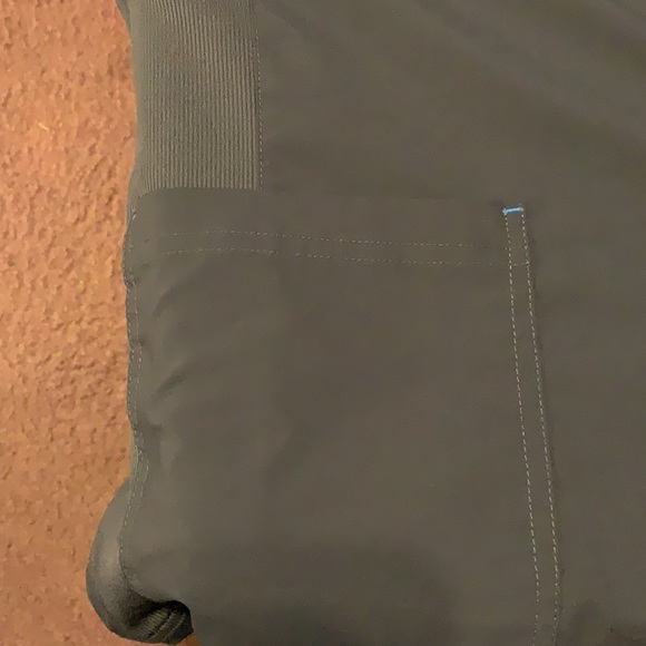 Women’s like new without tags large scrub top - Picture 4 of 4